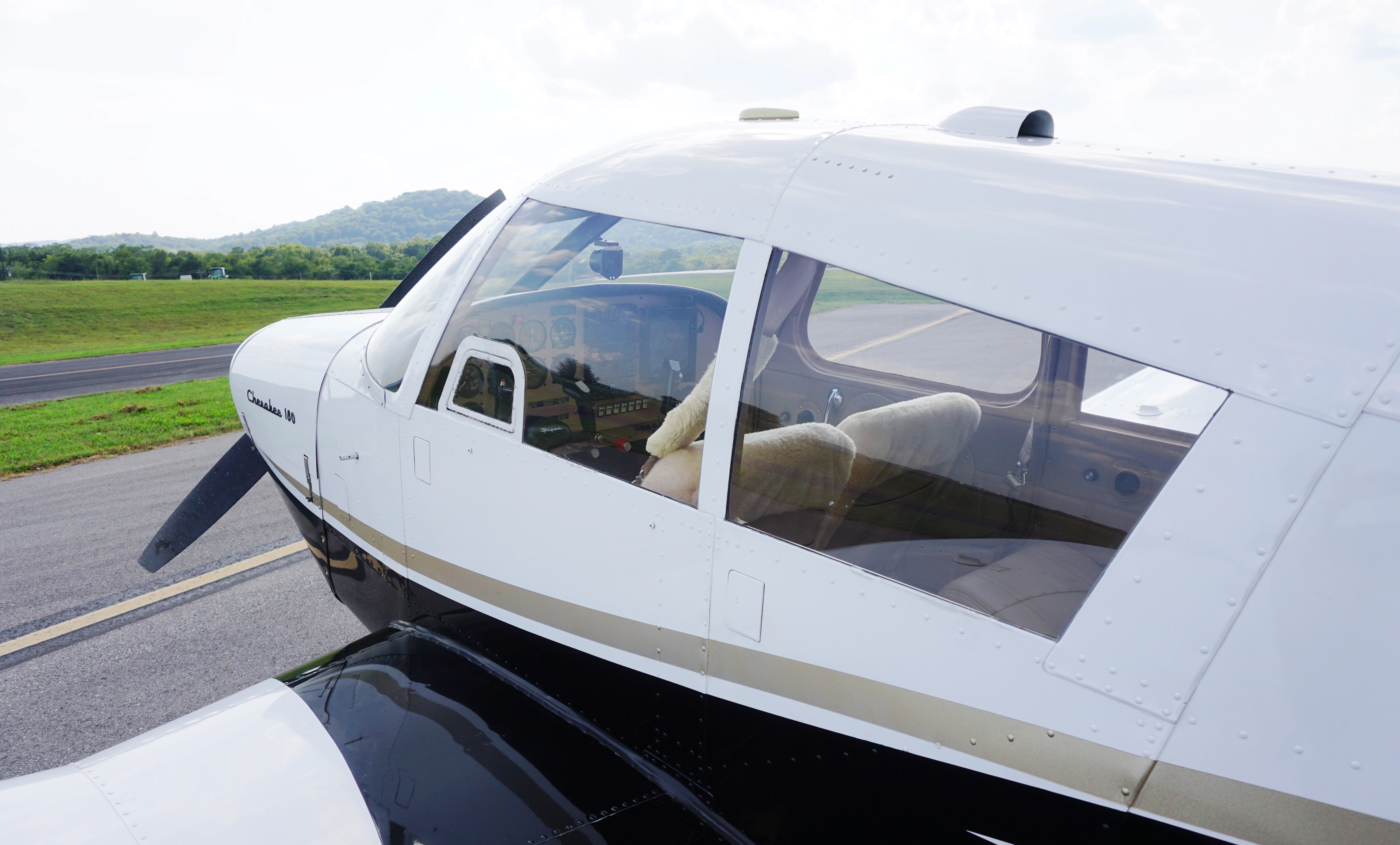 Piper Cherokee 180 Cockpit