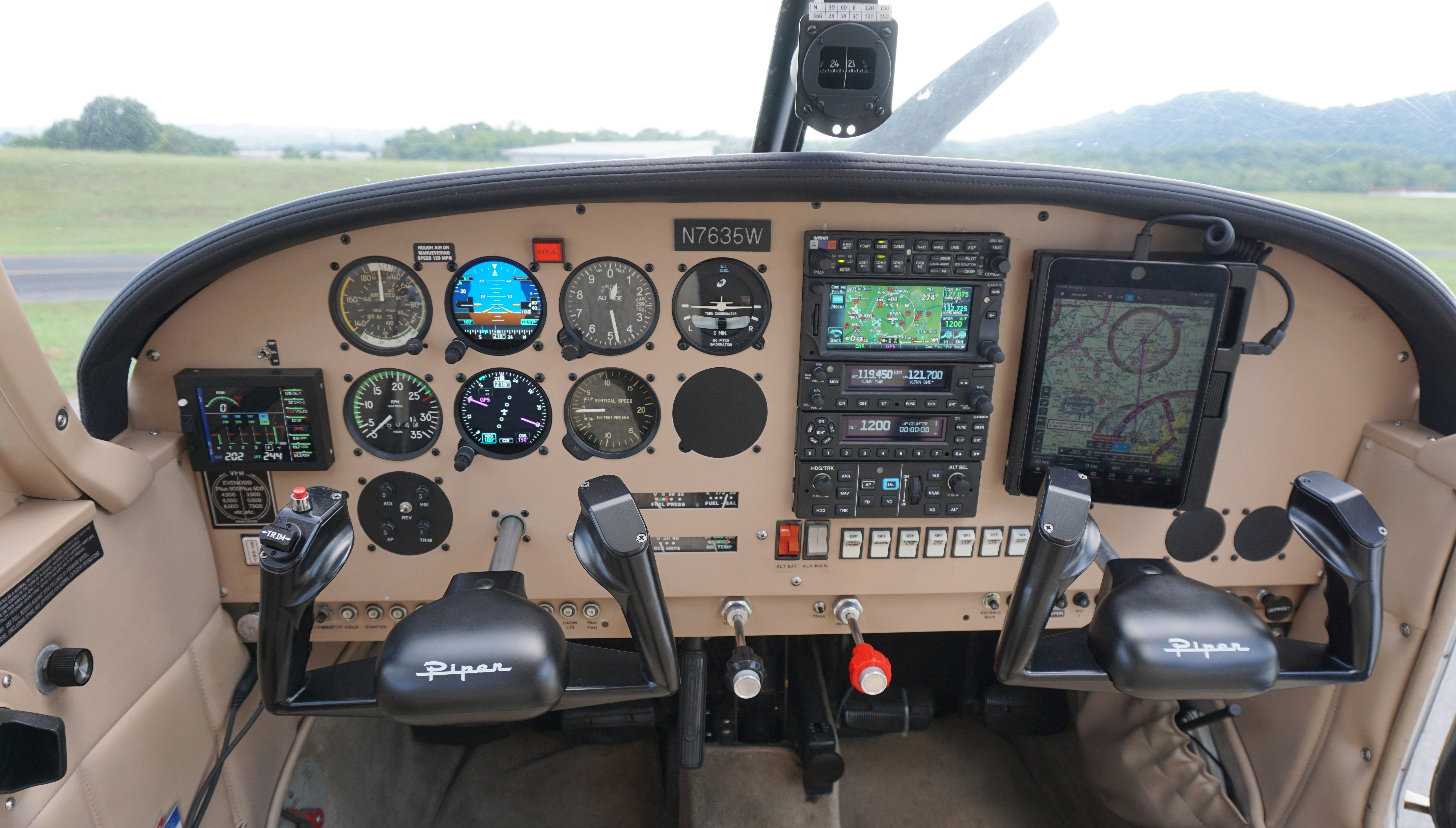 Piper Cherokee 180 Flying